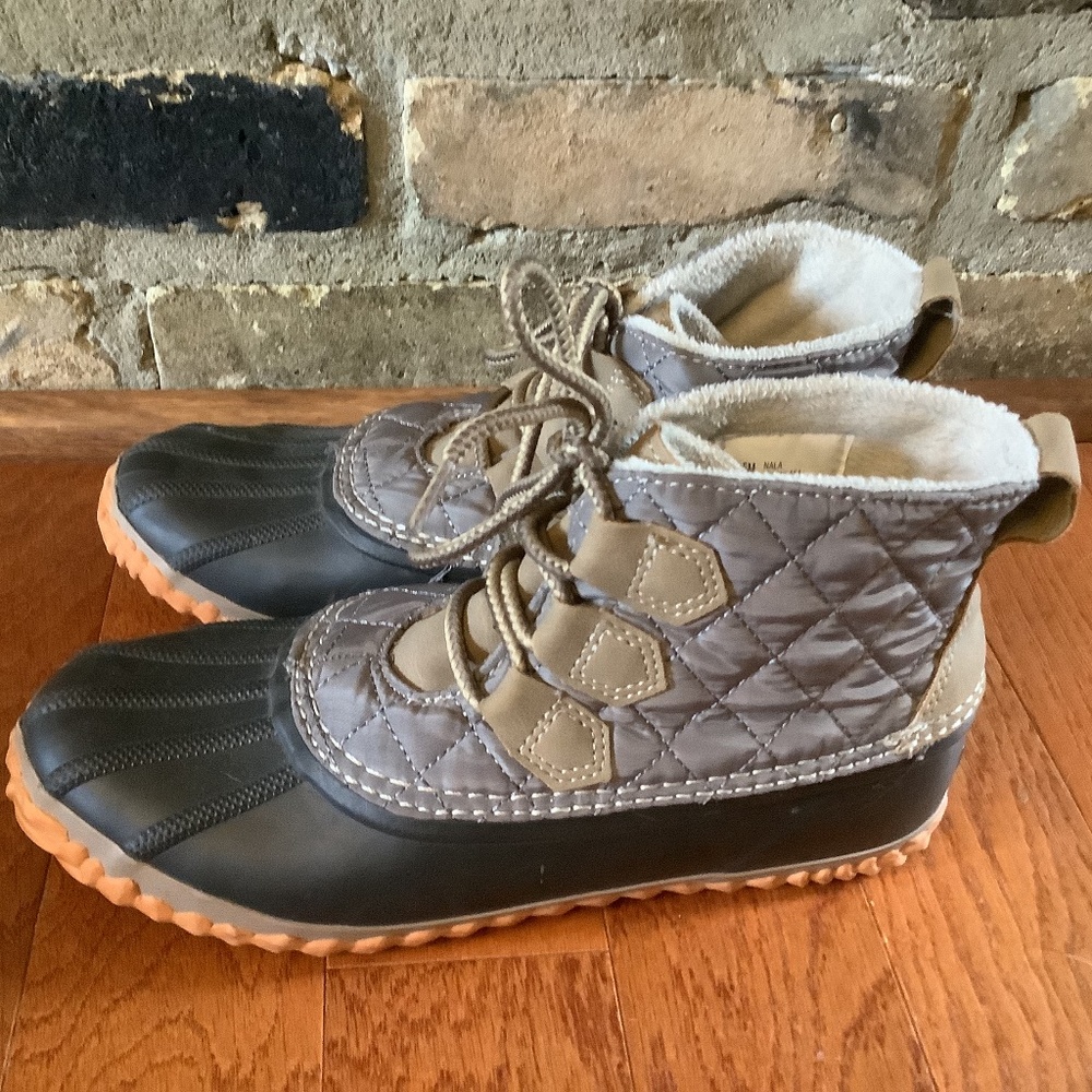 Womens JBU duck boots, size 8.5